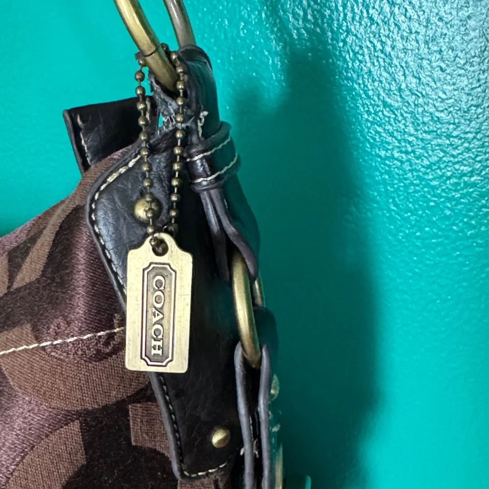 ๐๐ป๐ค๐Coach Dark Brown Patterned Shoulder Bag - Picture 3 of 16
